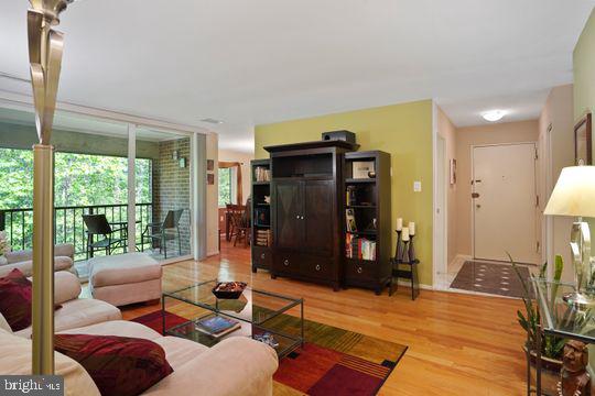 1521 NORTHGATE SQ #21-C, RESTON, Virginia 20190, 3 Bedrooms Bedrooms, 6 Rooms Rooms,2 BathroomsBathrooms,Residential,For sale,1521 NORTHGATE SQ #21-C,VAFX2234166 MLS # VAFX2234166