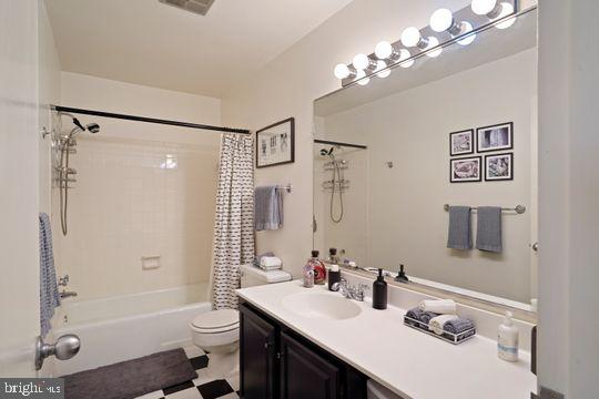 1521 NORTHGATE SQ #21-C, RESTON, Virginia 20190, 3 Bedrooms Bedrooms, 6 Rooms Rooms,2 BathroomsBathrooms,Residential,For sale,1521 NORTHGATE SQ #21-C,VAFX2234166 MLS # VAFX2234166