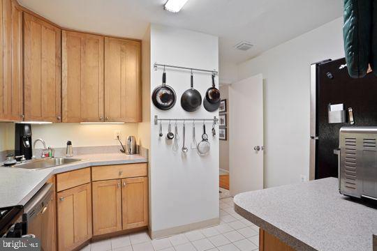 1521 NORTHGATE SQ #21-C, RESTON, Virginia 20190, 3 Bedrooms Bedrooms, 6 Rooms Rooms,2 BathroomsBathrooms,Residential,For sale,1521 NORTHGATE SQ #21-C,VAFX2234166 MLS # VAFX2234166