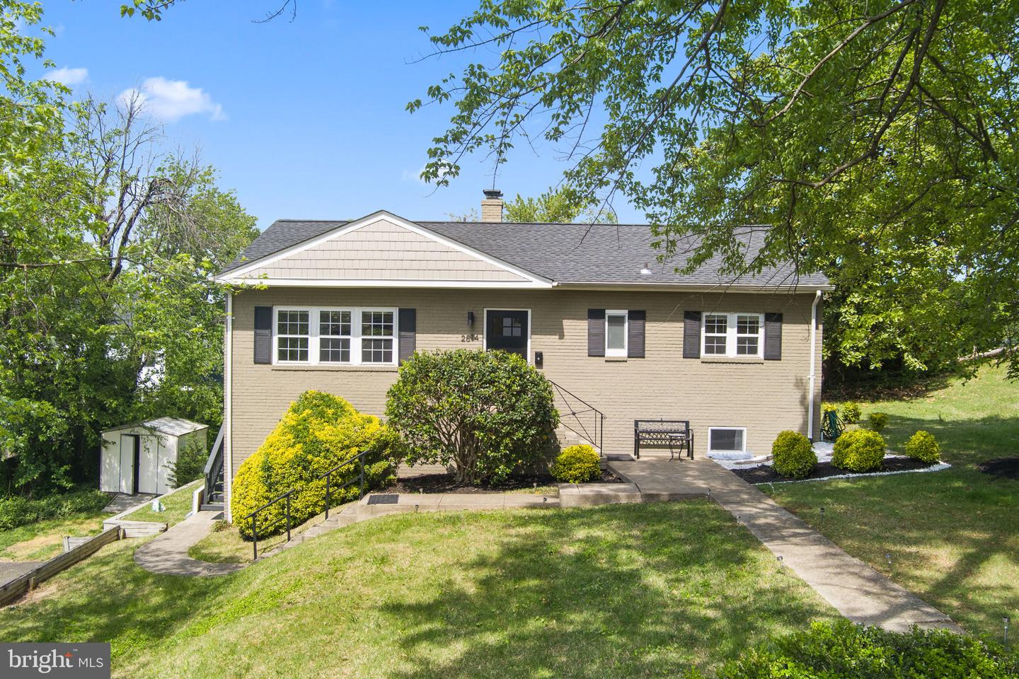 2814 JAMES DR, ALEXANDRIA, Virginia 22303, 3 Bedrooms Bedrooms, ,2 BathroomsBathrooms,Residential,For sale,2814 JAMES DR,VAFX2234316 MLS # VAFX2234316