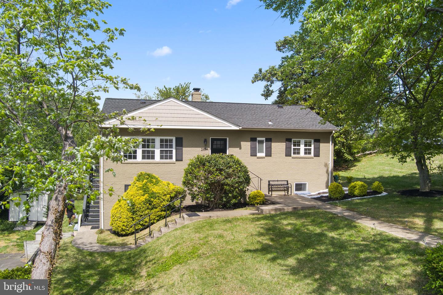 2814 JAMES DR, ALEXANDRIA, Virginia 22303, 3 Bedrooms Bedrooms, ,2 BathroomsBathrooms,Residential,For sale,2814 JAMES DR,VAFX2234316 MLS # VAFX2234316