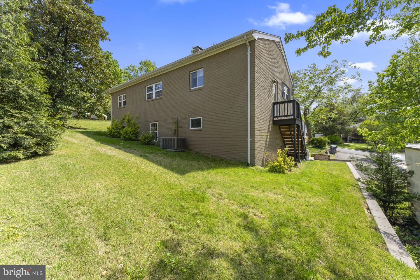 2814 JAMES DR, ALEXANDRIA, Virginia 22303, 3 Bedrooms Bedrooms, ,2 BathroomsBathrooms,Residential,For sale,2814 JAMES DR,VAFX2234316 MLS # VAFX2234316