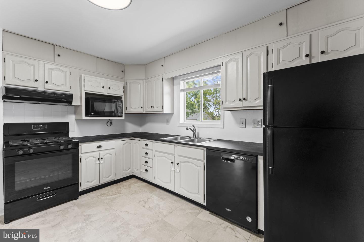 2814 JAMES DR, ALEXANDRIA, Virginia 22303, 3 Bedrooms Bedrooms, ,2 BathroomsBathrooms,Residential,For sale,2814 JAMES DR,VAFX2234316 MLS # VAFX2234316
