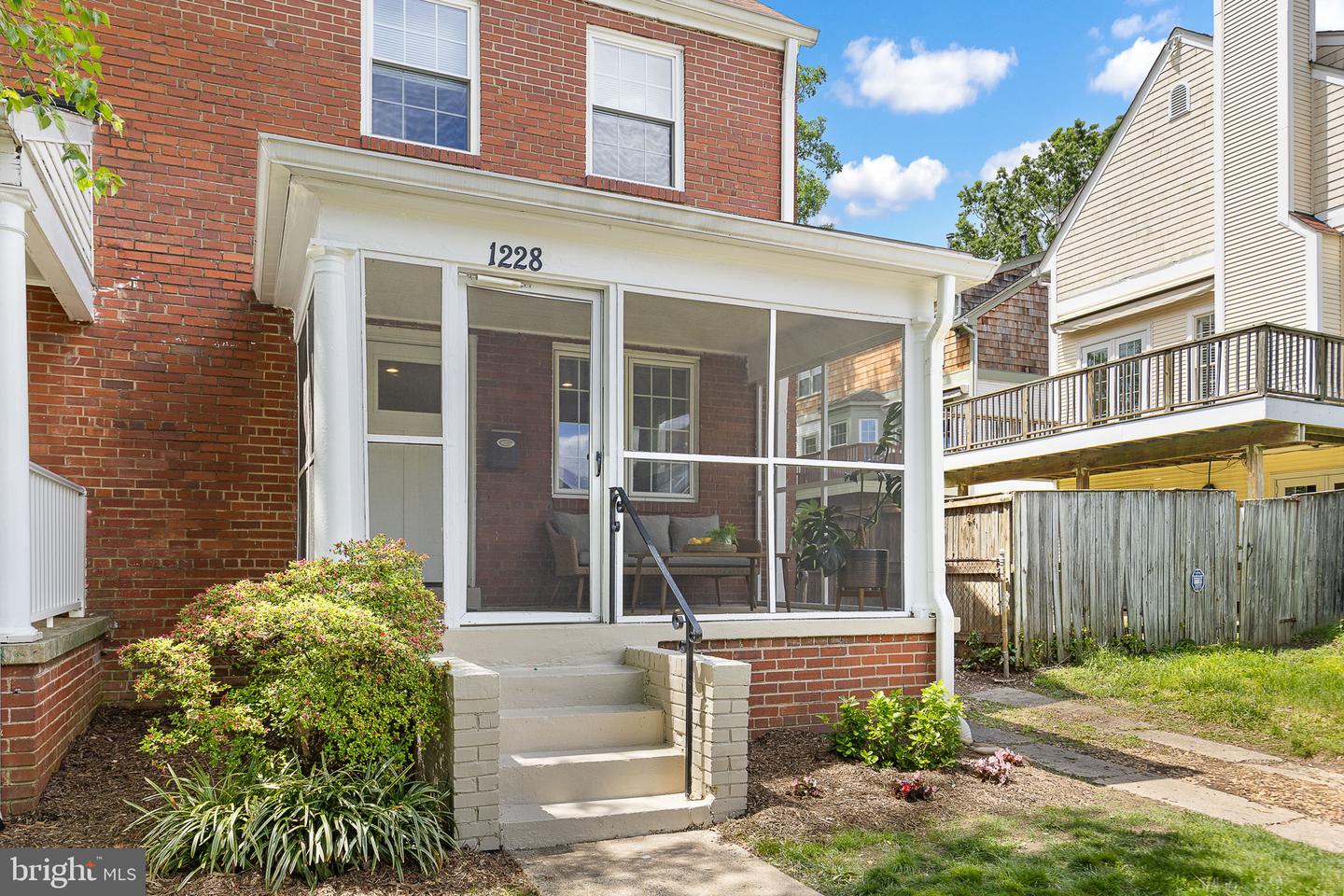 1228 N LINCOLN ST, ARLINGTON, Virginia 22201, 3 Bedrooms Bedrooms, ,2 BathroomsBathrooms,Residential,For sale,1228 N LINCOLN ST,VAAR2056166 MLS # VAAR2056166