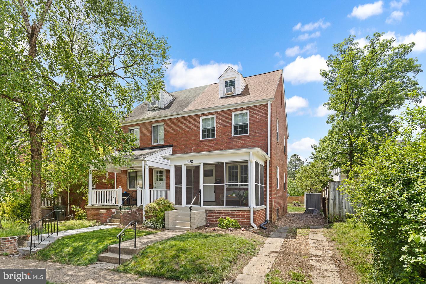 1228 N LINCOLN ST, ARLINGTON, Virginia 22201, 3 Bedrooms Bedrooms, ,2 BathroomsBathrooms,Residential,For sale,1228 N LINCOLN ST,VAAR2056166 MLS # VAAR2056166