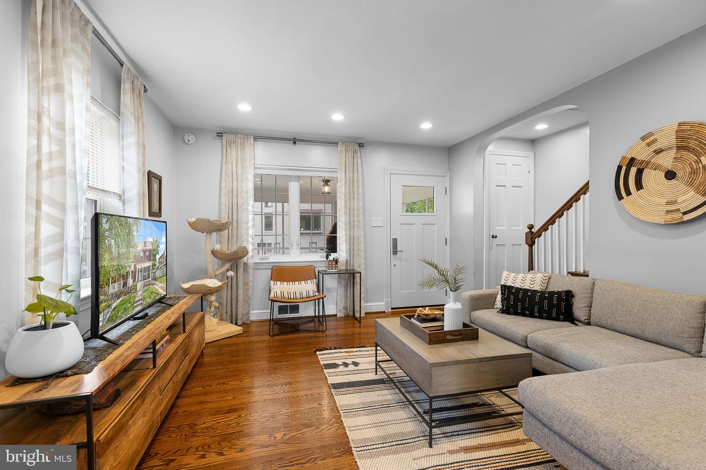 1228 N LINCOLN ST, ARLINGTON, Virginia 22201, 3 Bedrooms Bedrooms, ,2 BathroomsBathrooms,Residential,For sale,1228 N LINCOLN ST,VAAR2056166 MLS # VAAR2056166