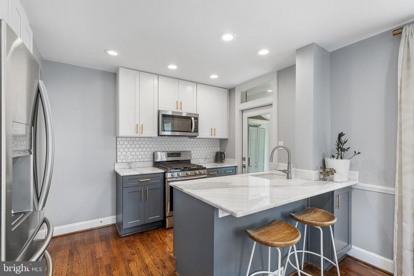 1228 N LINCOLN ST, ARLINGTON, Virginia 22201, 3 Bedrooms Bedrooms, ,2 BathroomsBathrooms,Residential,For sale,1228 N LINCOLN ST,VAAR2056166 MLS # VAAR2056166