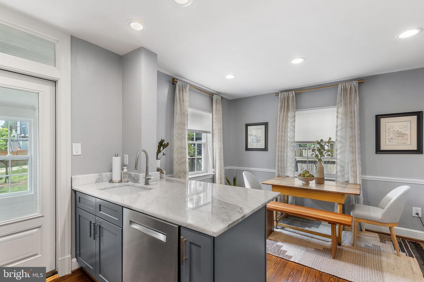 1228 N LINCOLN ST, ARLINGTON, Virginia 22201, 3 Bedrooms Bedrooms, ,2 BathroomsBathrooms,Residential,For sale,1228 N LINCOLN ST,VAAR2056166 MLS # VAAR2056166