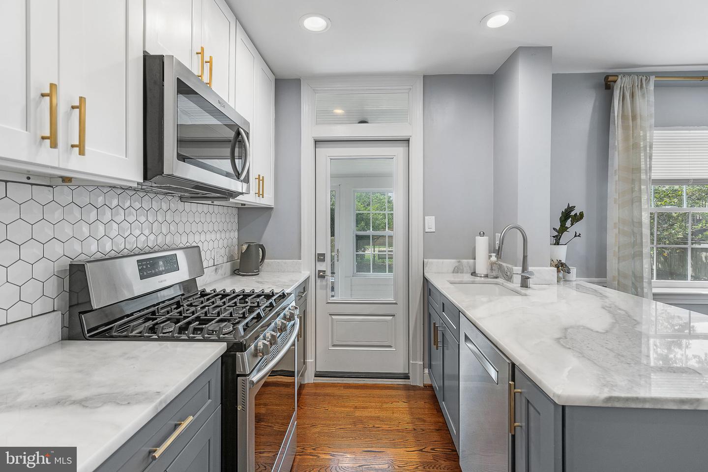 1228 N LINCOLN ST, ARLINGTON, Virginia 22201, 3 Bedrooms Bedrooms, ,2 BathroomsBathrooms,Residential,For sale,1228 N LINCOLN ST,VAAR2056166 MLS # VAAR2056166