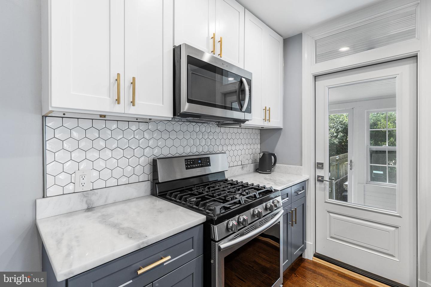 1228 N LINCOLN ST, ARLINGTON, Virginia 22201, 3 Bedrooms Bedrooms, ,2 BathroomsBathrooms,Residential,For sale,1228 N LINCOLN ST,VAAR2056166 MLS # VAAR2056166