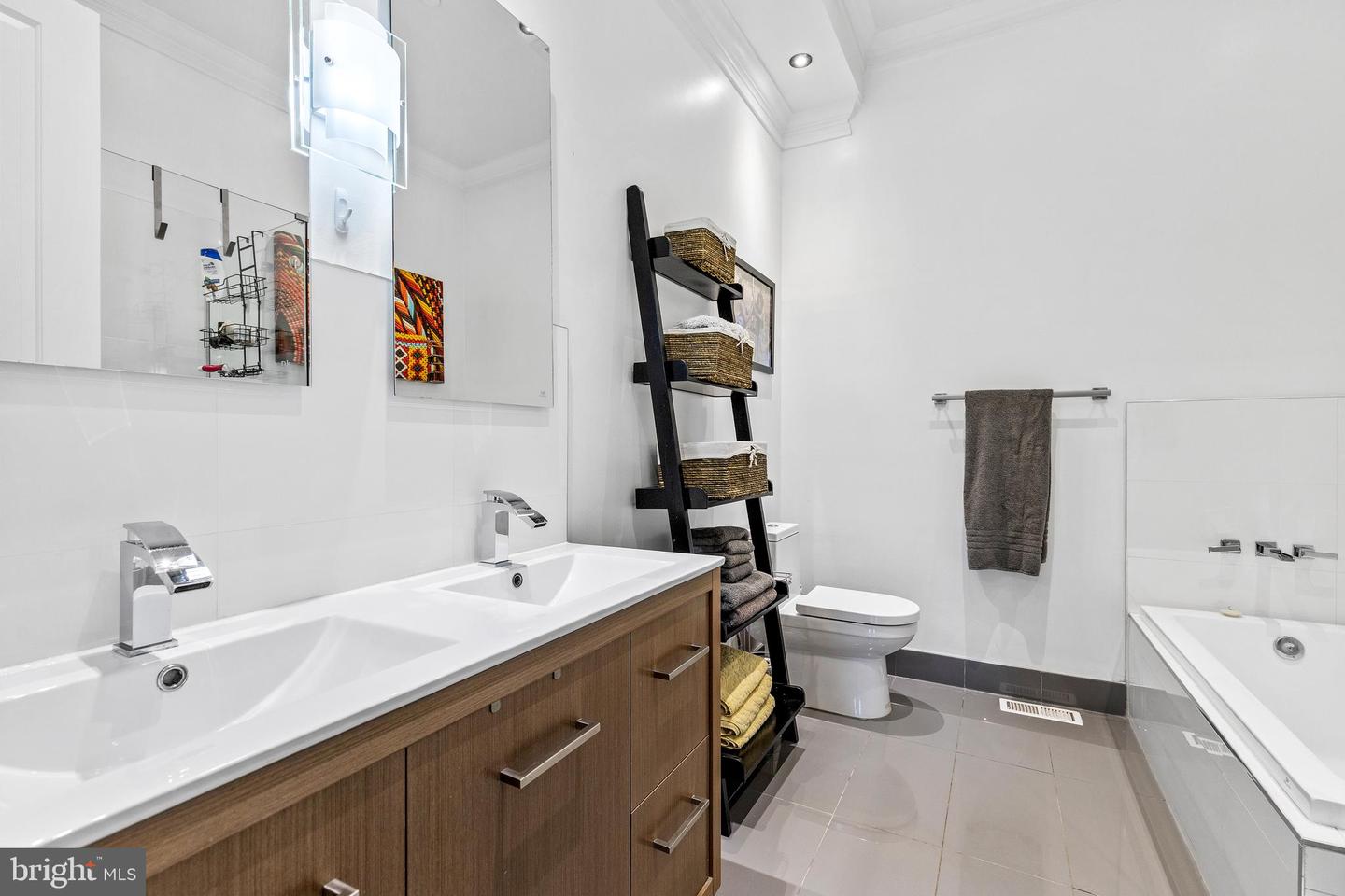 719 12TH ST SE #2, WASHINGTON, District Of Columbia 20003, 2 Bedrooms Bedrooms, ,2 BathroomsBathrooms,Residential,For sale,719 12TH ST SE #2,DCDC2196108 MLS # DCDC2196108