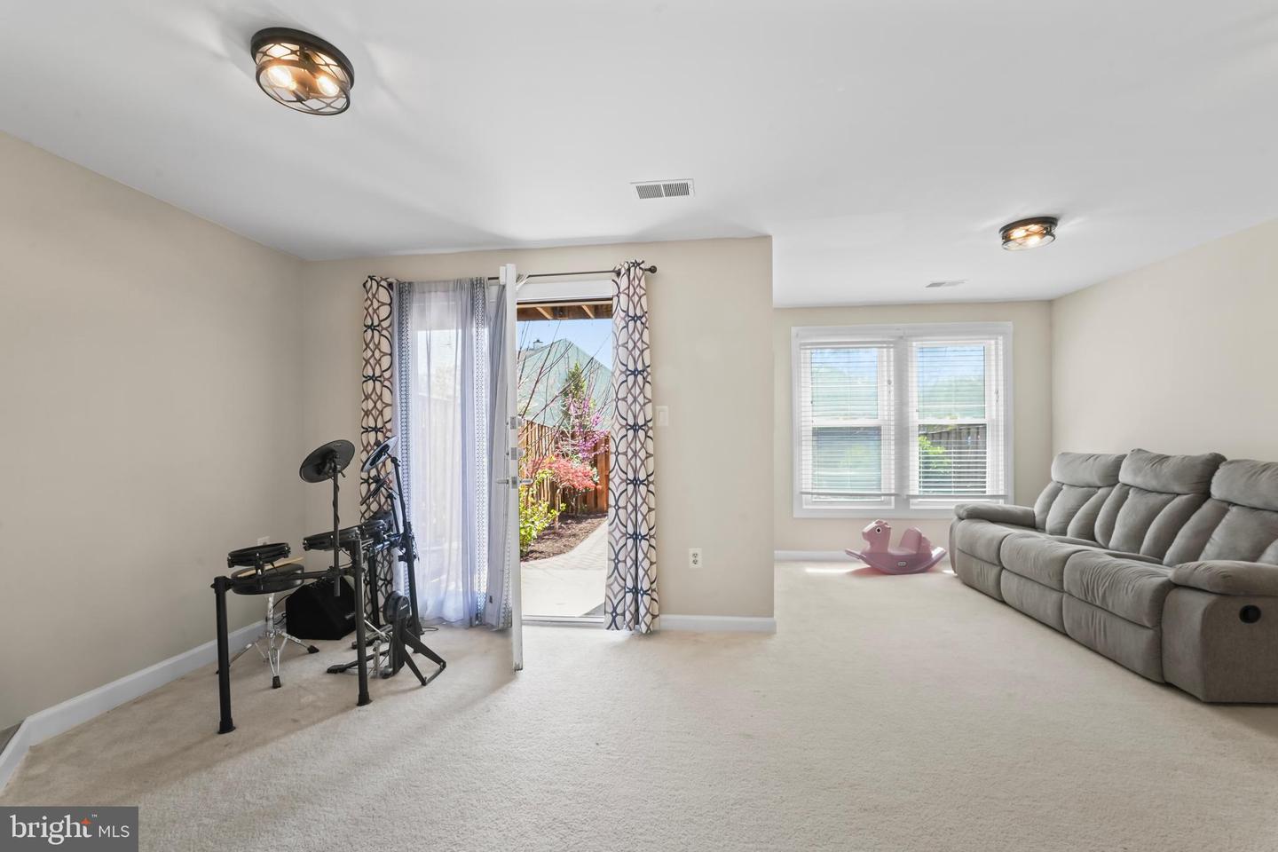 15575 LEBOURGET CT, WOODBRIDGE, Virginia 22193, 4 Bedrooms Bedrooms, ,3 BathroomsBathrooms,Residential,For sale,15575 LEBOURGET CT,VAPW2092212 MLS # VAPW2092212