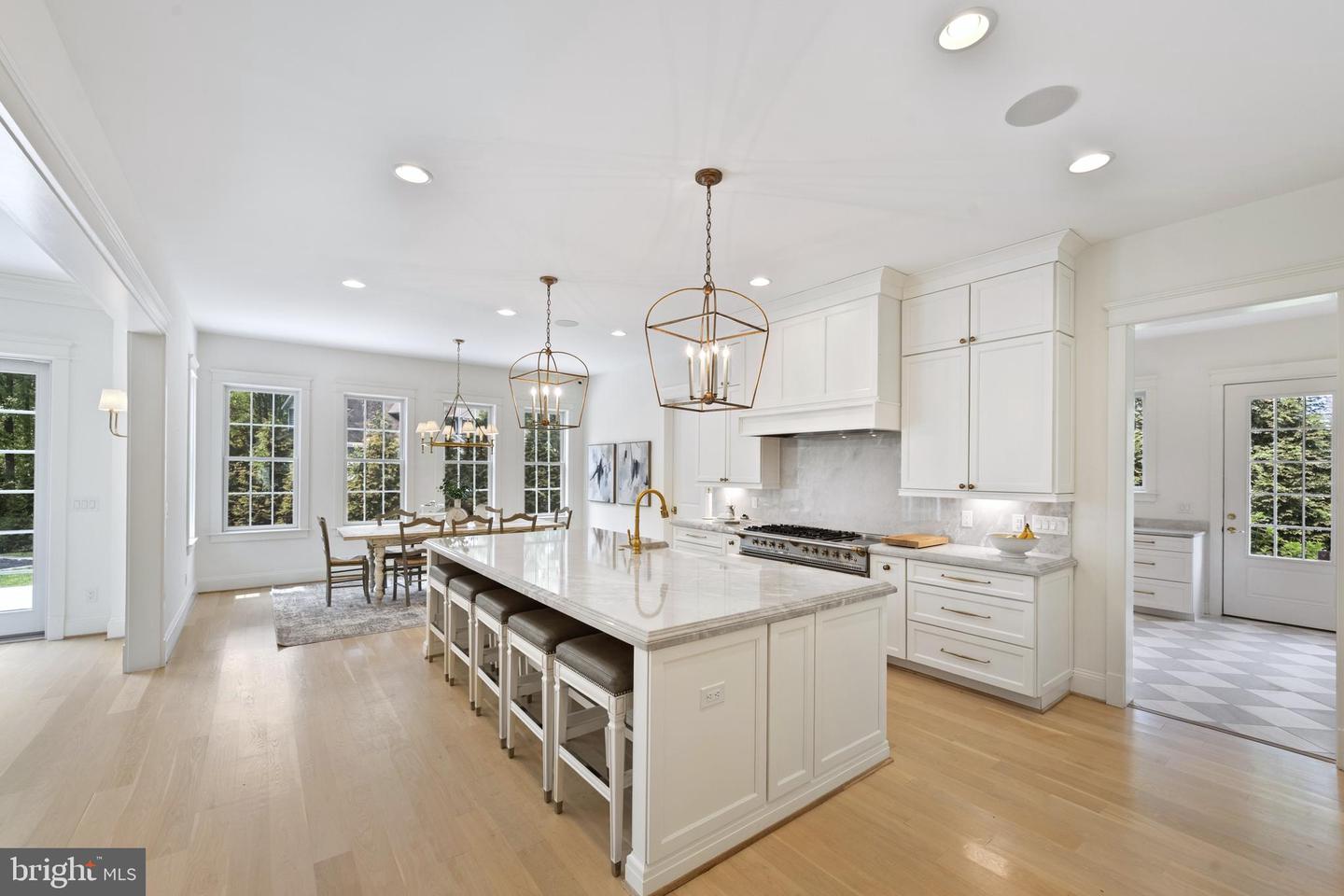 9850 JERRY LN, VIENNA, Virginia 22180, 6 Bedrooms Bedrooms, ,6 BathroomsBathrooms,Residential,For sale,9850 JERRY LN,VAFX2234702 MLS # VAFX2234702