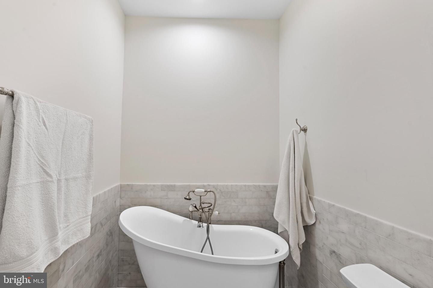 9850 JERRY LN, VIENNA, Virginia 22180, 6 Bedrooms Bedrooms, ,6 BathroomsBathrooms,Residential,For sale,9850 JERRY LN,VAFX2234702 MLS # VAFX2234702