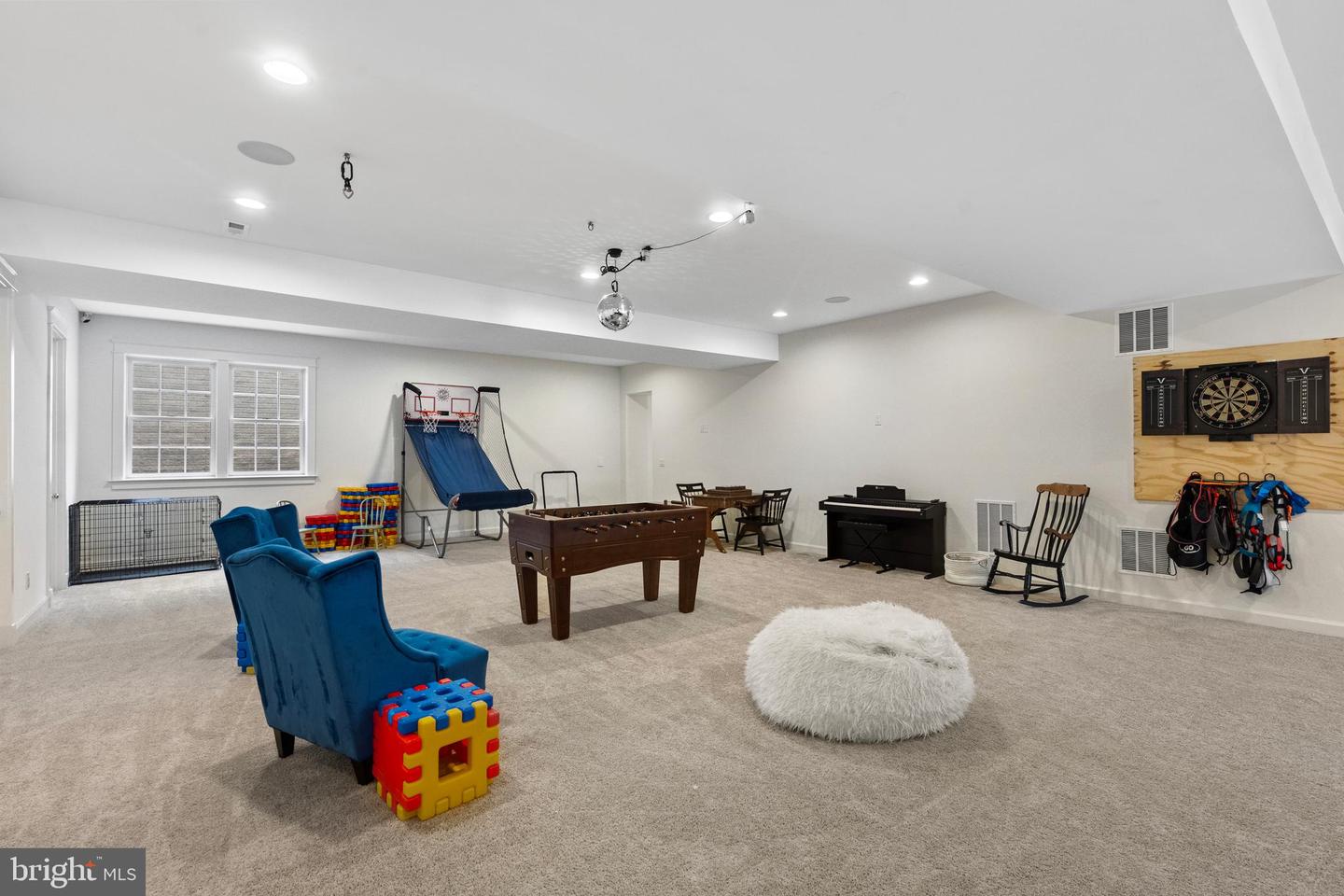 9850 JERRY LN, VIENNA, Virginia 22180, 6 Bedrooms Bedrooms, ,6 BathroomsBathrooms,Residential,For sale,9850 JERRY LN,VAFX2234702 MLS # VAFX2234702