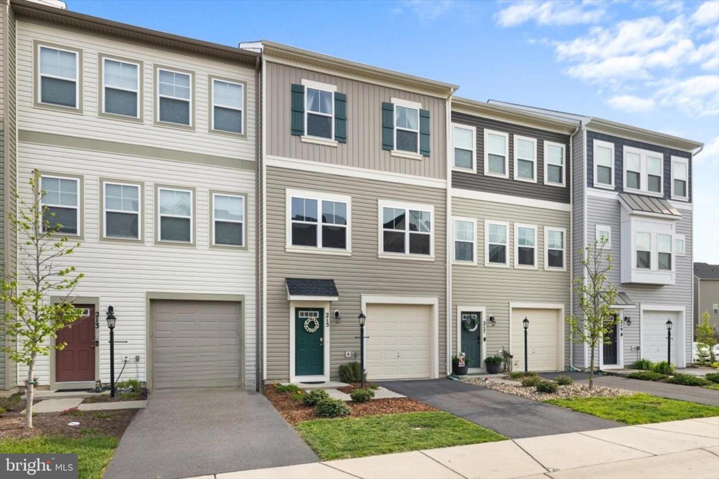 215 CROFTON CT, STEPHENSON, Virginia 22656, 3 Bedrooms Bedrooms, ,2 BathroomsBathrooms,Residential,For sale,215 CROFTON CT,VAFV2033570 MLS # VAFV2033570