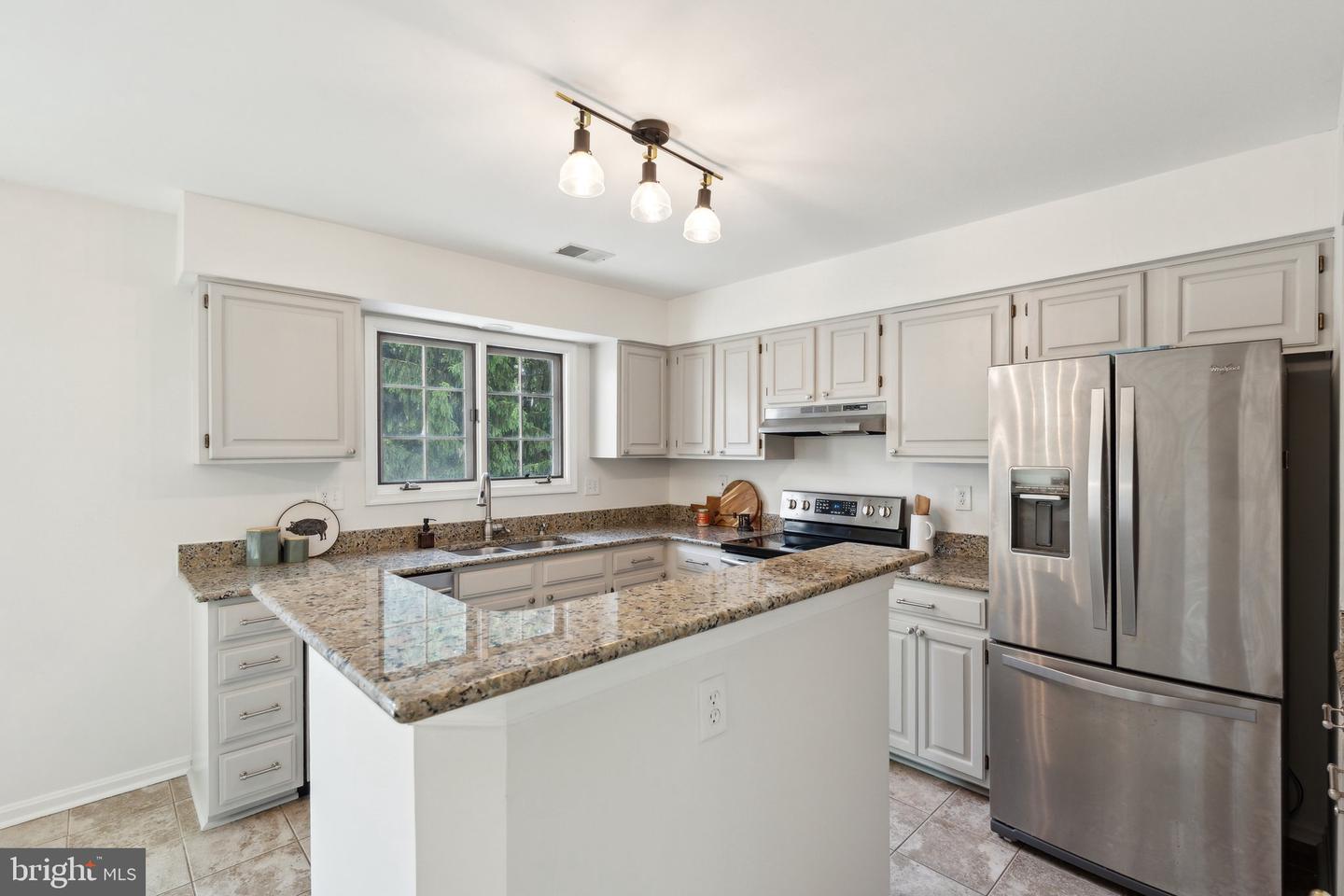 14724 FLOWER HILL DR, CENTREVILLE, Virginia 20120, 3 Bedrooms Bedrooms, ,3 BathroomsBathrooms,Residential,For sale,14724 FLOWER HILL DR,VAFX2235232 MLS # VAFX2235232