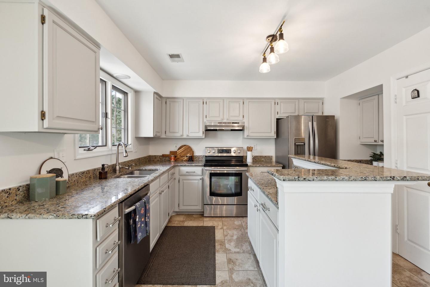 14724 FLOWER HILL DR, CENTREVILLE, Virginia 20120, 3 Bedrooms Bedrooms, ,3 BathroomsBathrooms,Residential,For sale,14724 FLOWER HILL DR,VAFX2235232 MLS # VAFX2235232