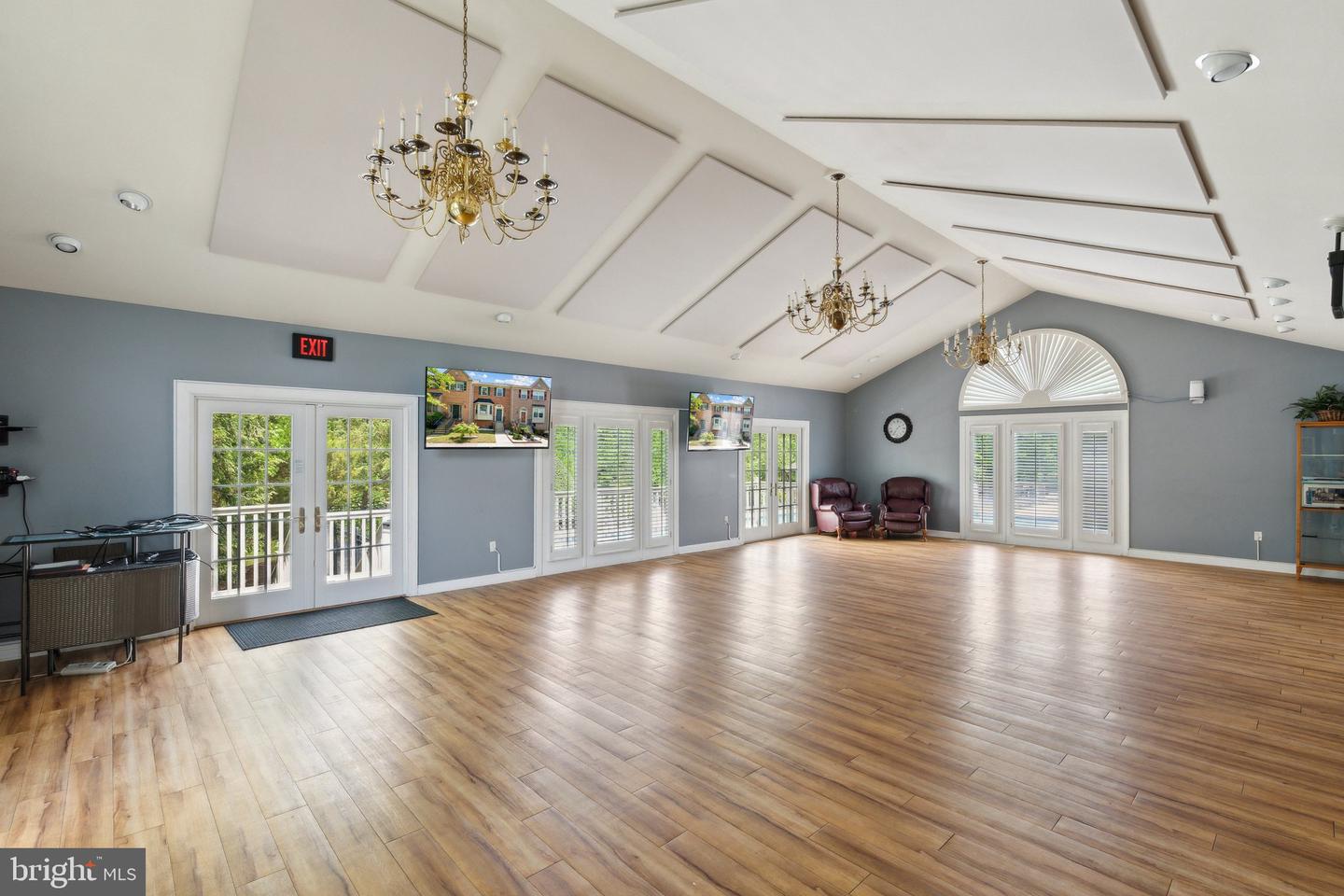 14724 FLOWER HILL DR, CENTREVILLE, Virginia 20120, 3 Bedrooms Bedrooms, ,3 BathroomsBathrooms,Residential,For sale,14724 FLOWER HILL DR,VAFX2235232 MLS # VAFX2235232