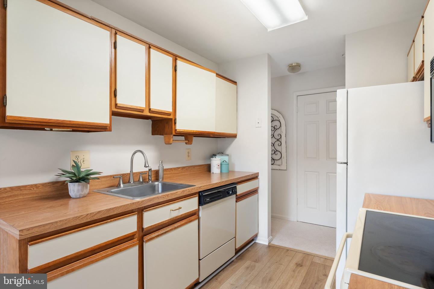 9552 CANNONEER CT #204, MANASSAS, Virginia 20110, 2 Bedrooms Bedrooms, ,2 BathroomsBathrooms,Residential,For sale,9552 CANNONEER CT #204,VAMN2008174 MLS # VAMN2008174