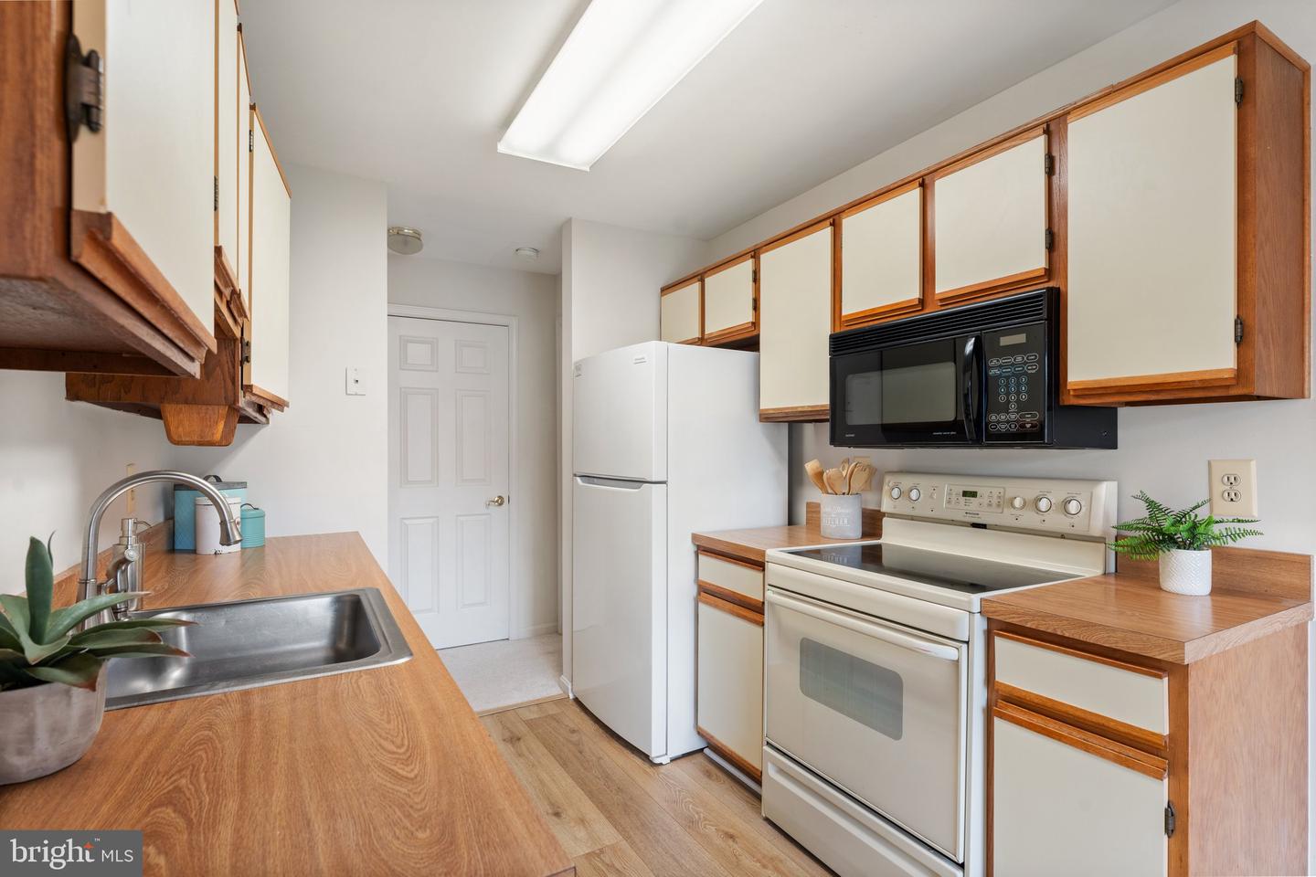 9552 CANNONEER CT #204, MANASSAS, Virginia 20110, 2 Bedrooms Bedrooms, ,2 BathroomsBathrooms,Residential,For sale,9552 CANNONEER CT #204,VAMN2008174 MLS # VAMN2008174