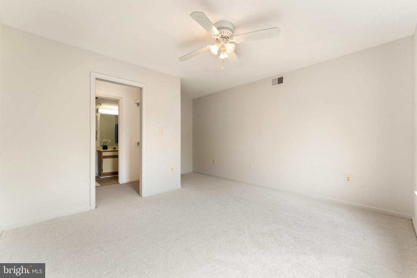 9552 CANNONEER CT #204, MANASSAS, Virginia 20110, 2 Bedrooms Bedrooms, ,2 BathroomsBathrooms,Residential,For sale,9552 CANNONEER CT #204,VAMN2008174 MLS # VAMN2008174