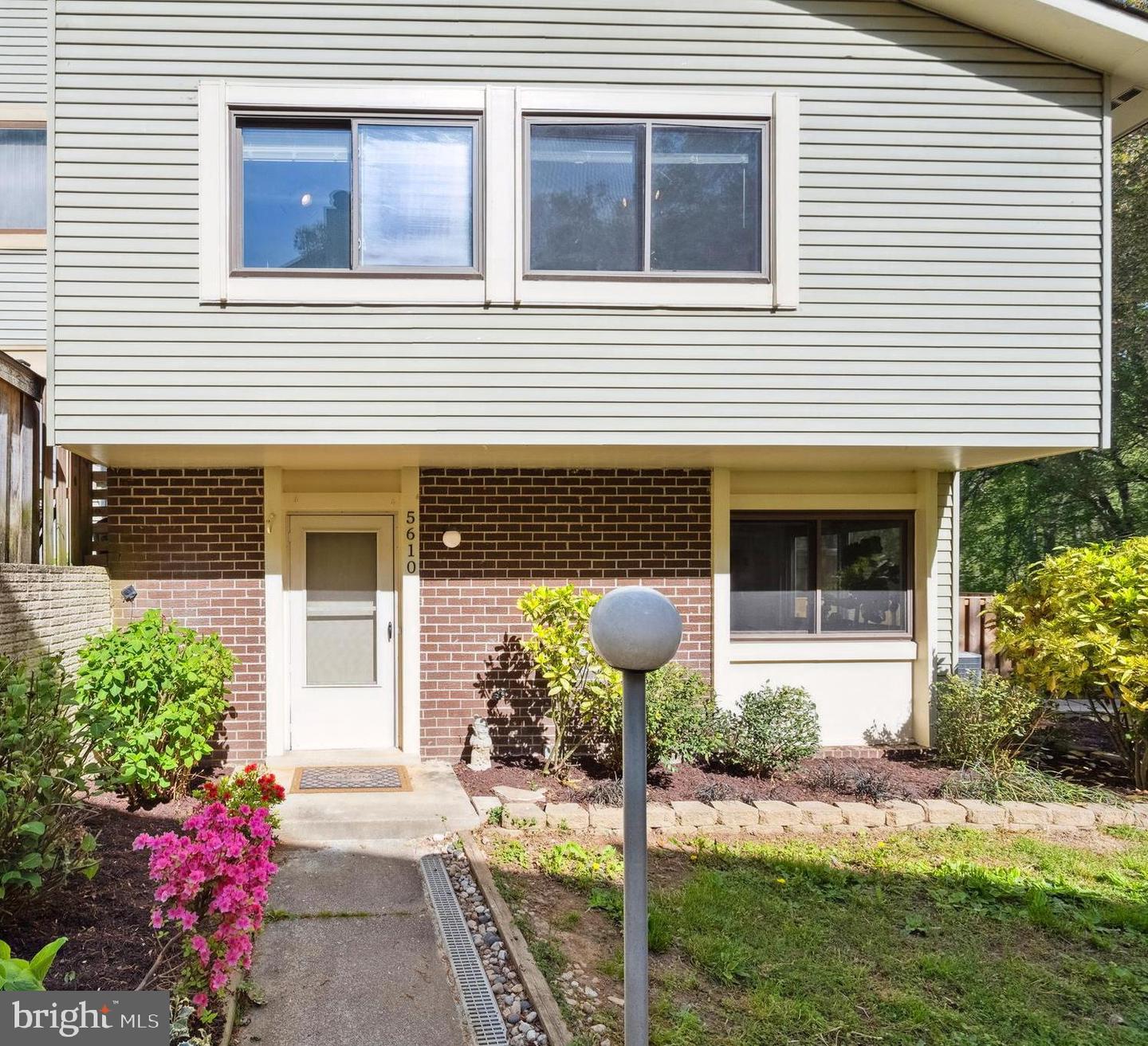 5610 SUMMER OAK WAY, BURKE, Virginia 22015, 4 Bedrooms Bedrooms, 8 Rooms Rooms,2 BathroomsBathrooms,Residential,For sale,5610 SUMMER OAK WAY,VAFX2235434 MLS # VAFX2235434