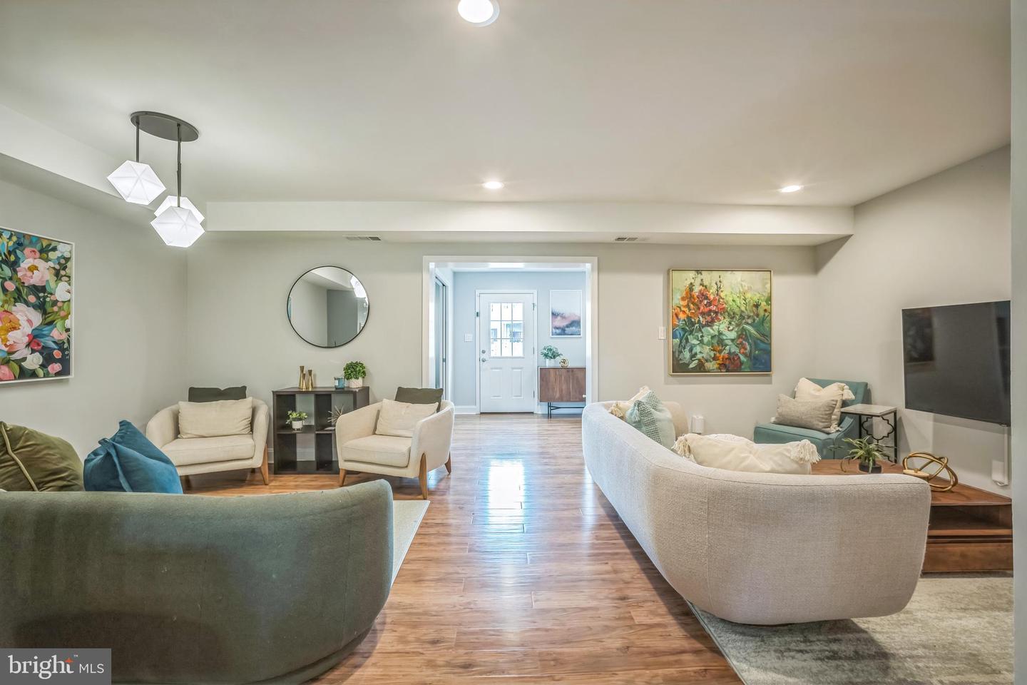 909 FIRST ST, ALEXANDRIA, Virginia 22314, 3 Bedrooms Bedrooms, ,2 BathroomsBathrooms,Residential,For sale,909 FIRST ST,VAAX2044444 MLS # VAAX2044444