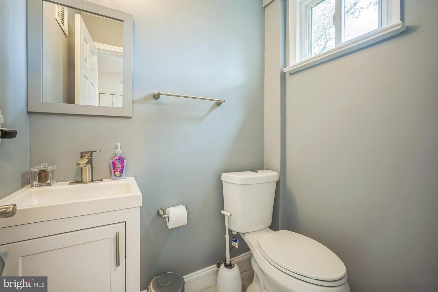 909 FIRST ST, ALEXANDRIA, Virginia 22314, 3 Bedrooms Bedrooms, ,2 BathroomsBathrooms,Residential,For sale,909 FIRST ST,VAAX2044444 MLS # VAAX2044444