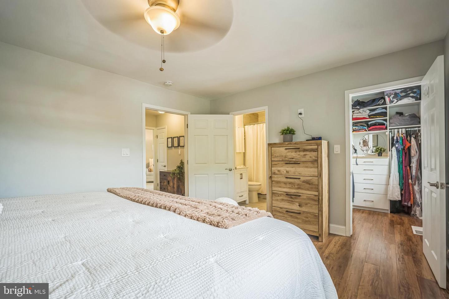 909 FIRST ST, ALEXANDRIA, Virginia 22314, 3 Bedrooms Bedrooms, ,2 BathroomsBathrooms,Residential,For sale,909 FIRST ST,VAAX2044444 MLS # VAAX2044444