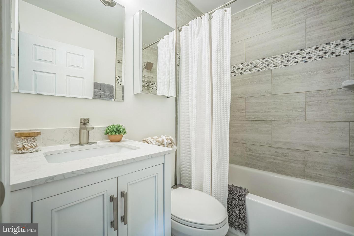909 FIRST ST, ALEXANDRIA, Virginia 22314, 3 Bedrooms Bedrooms, ,2 BathroomsBathrooms,Residential,For sale,909 FIRST ST,VAAX2044444 MLS # VAAX2044444