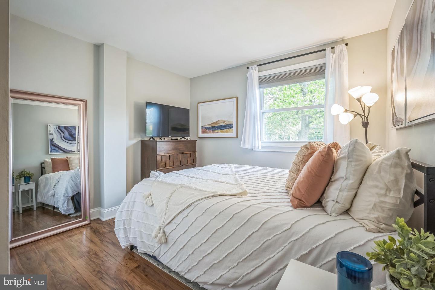 909 FIRST ST, ALEXANDRIA, Virginia 22314, 3 Bedrooms Bedrooms, ,2 BathroomsBathrooms,Residential,For sale,909 FIRST ST,VAAX2044444 MLS # VAAX2044444