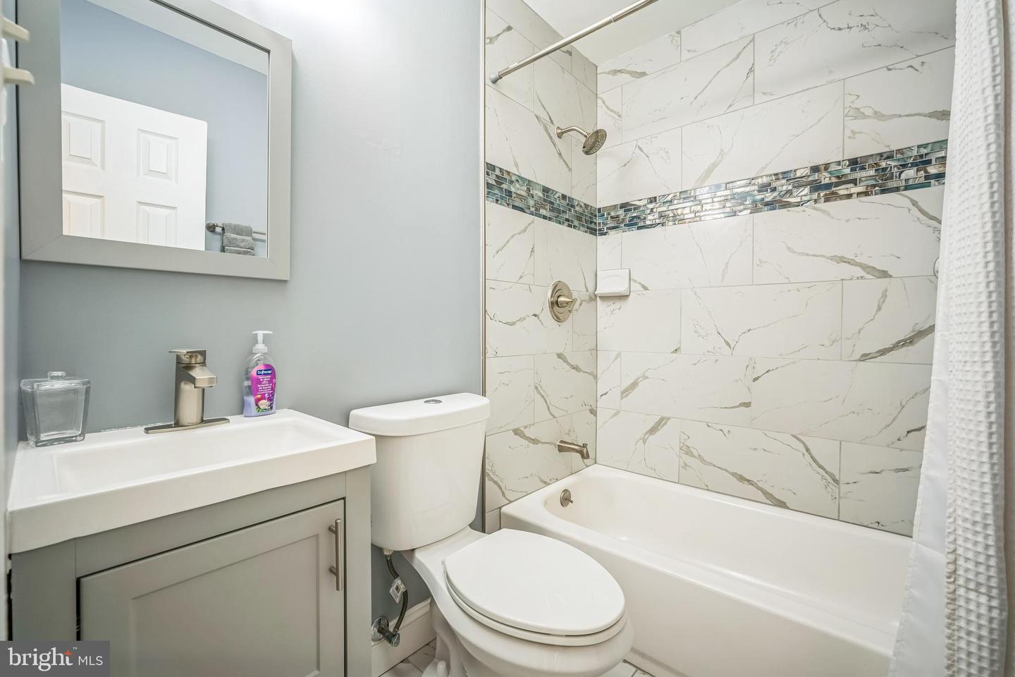 909 FIRST ST, ALEXANDRIA, Virginia 22314, 3 Bedrooms Bedrooms, ,2 BathroomsBathrooms,Residential,For sale,909 FIRST ST,VAAX2044444 MLS # VAAX2044444