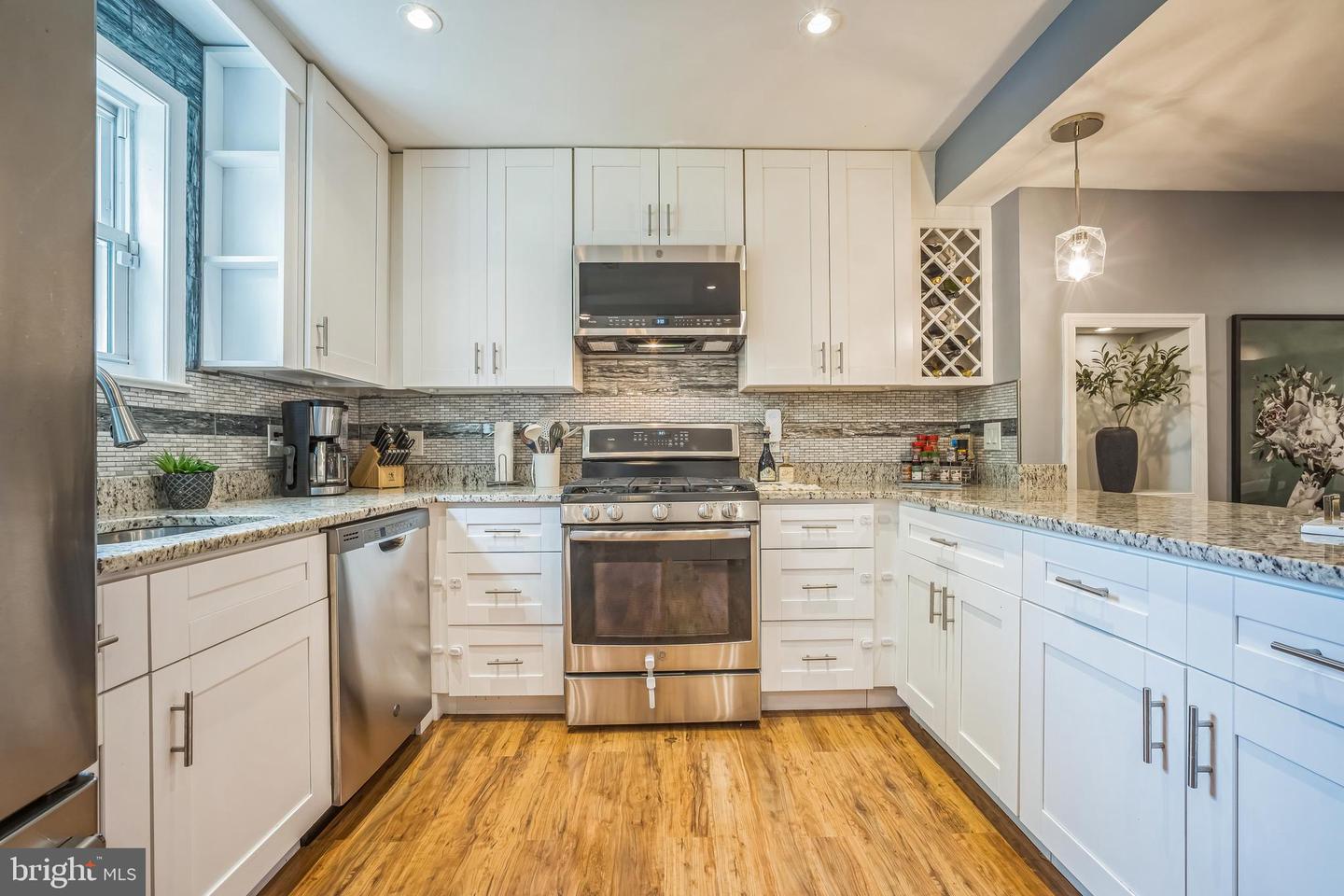909 FIRST ST, ALEXANDRIA, Virginia 22314, 3 Bedrooms Bedrooms, ,2 BathroomsBathrooms,Residential,For sale,909 FIRST ST,VAAX2044444 MLS # VAAX2044444