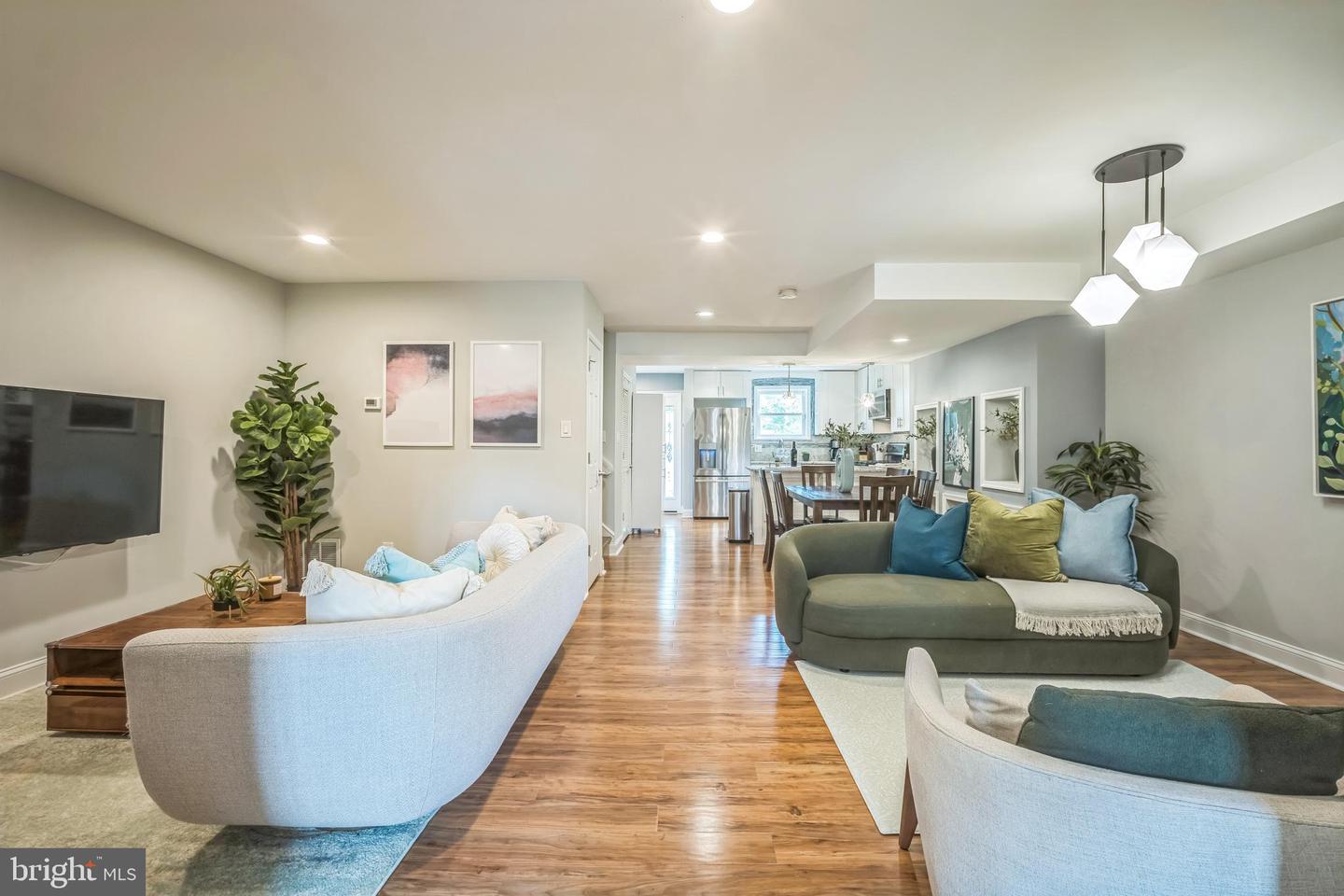 909 FIRST ST, ALEXANDRIA, Virginia 22314, 3 Bedrooms Bedrooms, ,2 BathroomsBathrooms,Residential,For sale,909 FIRST ST,VAAX2044444 MLS # VAAX2044444