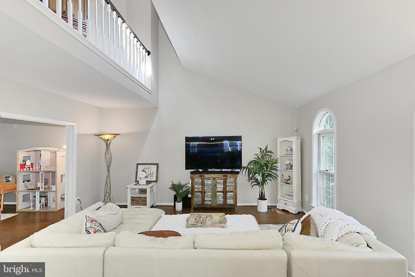 12042 SUGARLAND VALLEY DR, HERNDON, Virginia 20170, 5 Bedrooms Bedrooms, ,3 BathroomsBathrooms,Residential,For sale,12042 SUGARLAND VALLEY DR,VAFX2235718 MLS # VAFX2235718
