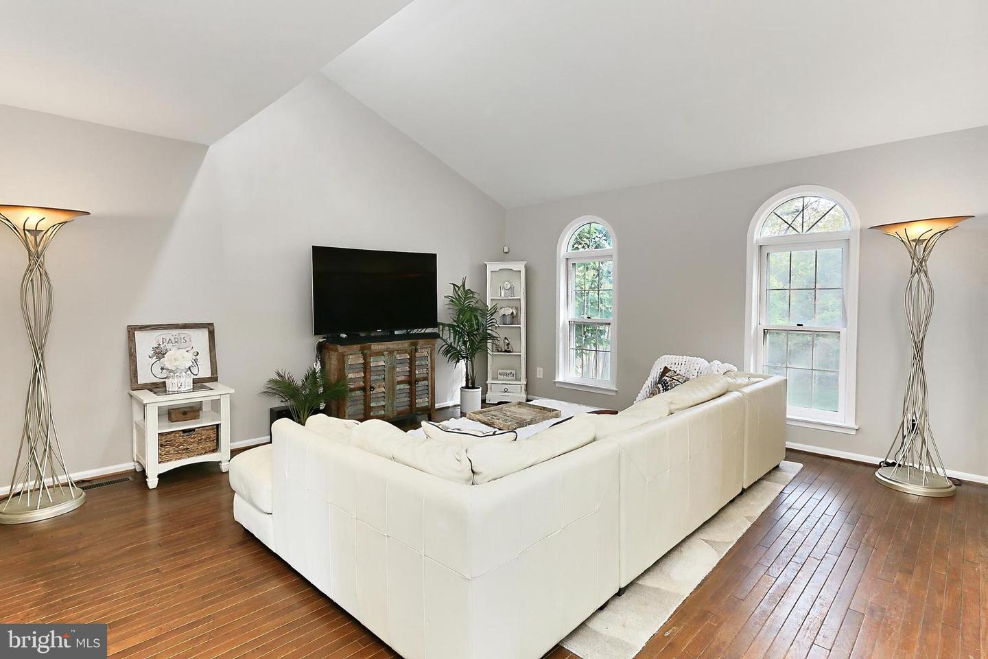 12042 SUGARLAND VALLEY DR, HERNDON, Virginia 20170, 5 Bedrooms Bedrooms, ,3 BathroomsBathrooms,Residential,For sale,12042 SUGARLAND VALLEY DR,VAFX2235718 MLS # VAFX2235718