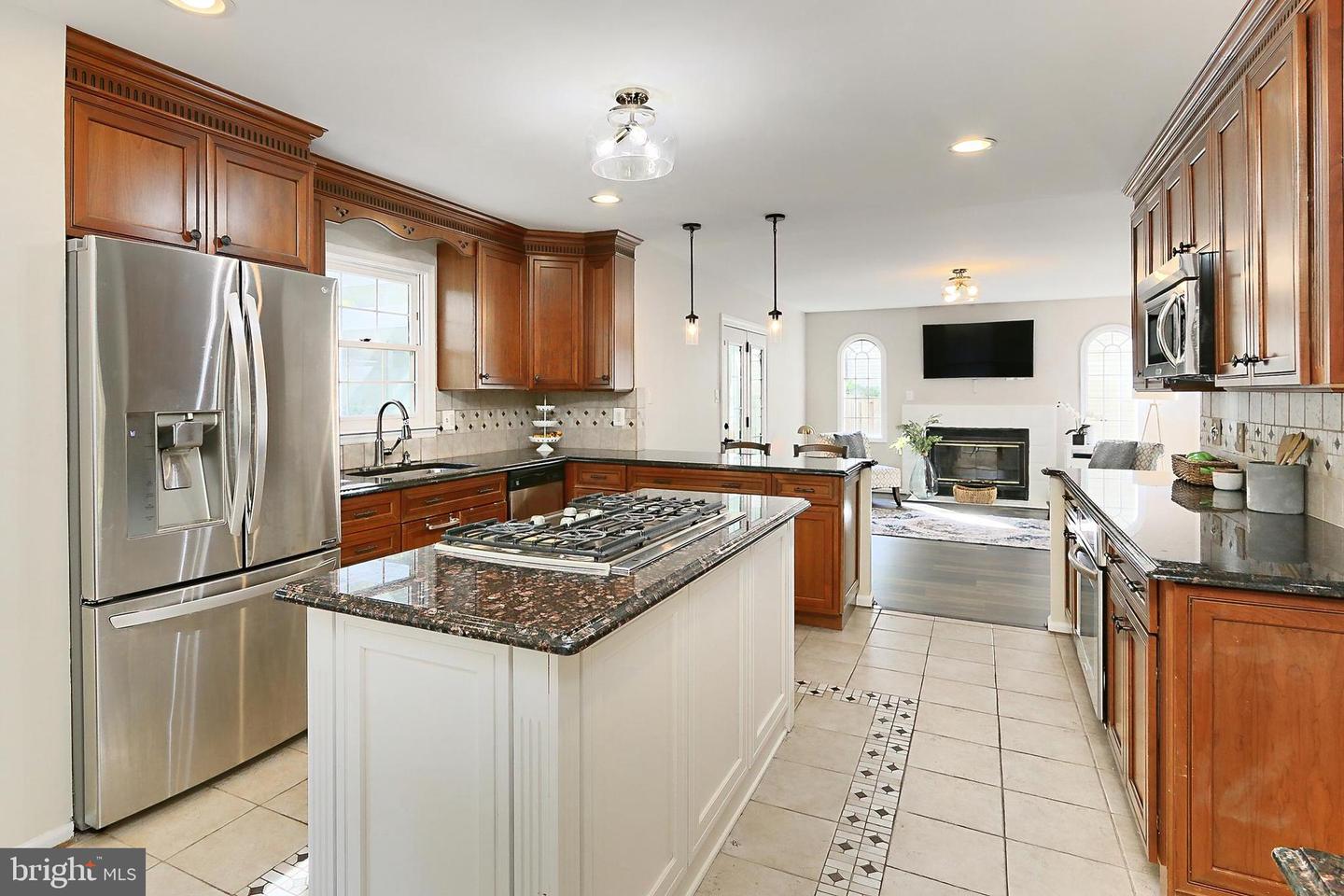 12042 SUGARLAND VALLEY DR, HERNDON, Virginia 20170, 5 Bedrooms Bedrooms, ,3 BathroomsBathrooms,Residential,For sale,12042 SUGARLAND VALLEY DR,VAFX2235718 MLS # VAFX2235718