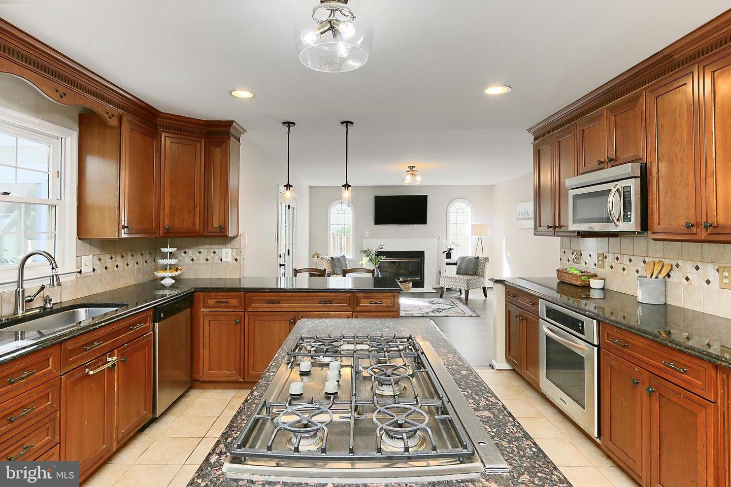 12042 SUGARLAND VALLEY DR, HERNDON, Virginia 20170, 5 Bedrooms Bedrooms, ,3 BathroomsBathrooms,Residential,For sale,12042 SUGARLAND VALLEY DR,VAFX2235718 MLS # VAFX2235718