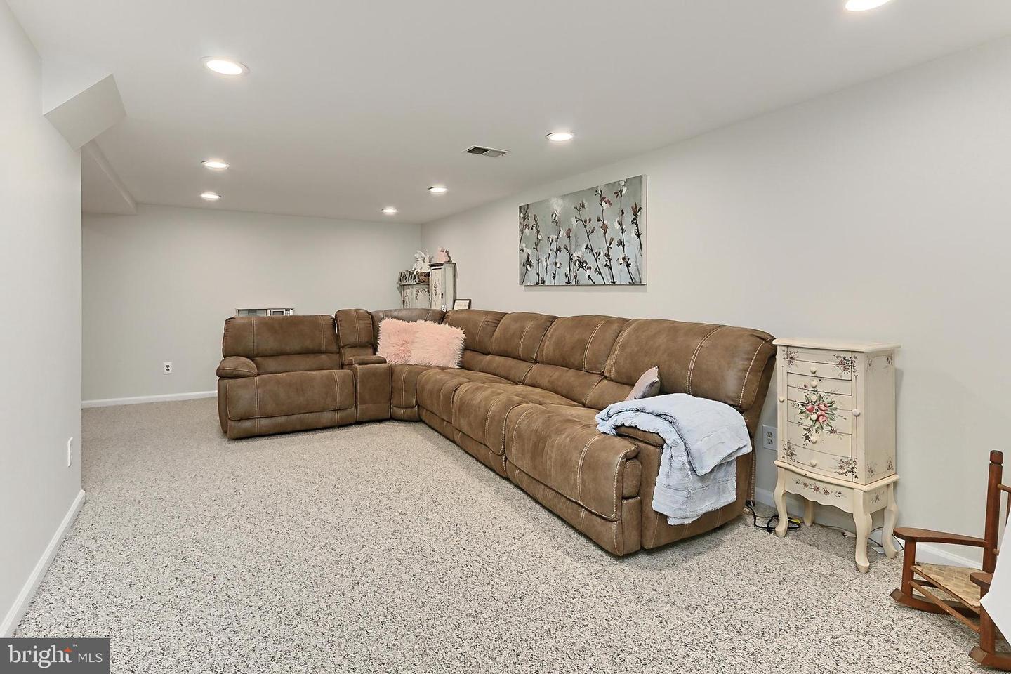 12042 SUGARLAND VALLEY DR, HERNDON, Virginia 20170, 5 Bedrooms Bedrooms, ,3 BathroomsBathrooms,Residential,For sale,12042 SUGARLAND VALLEY DR,VAFX2235718 MLS # VAFX2235718