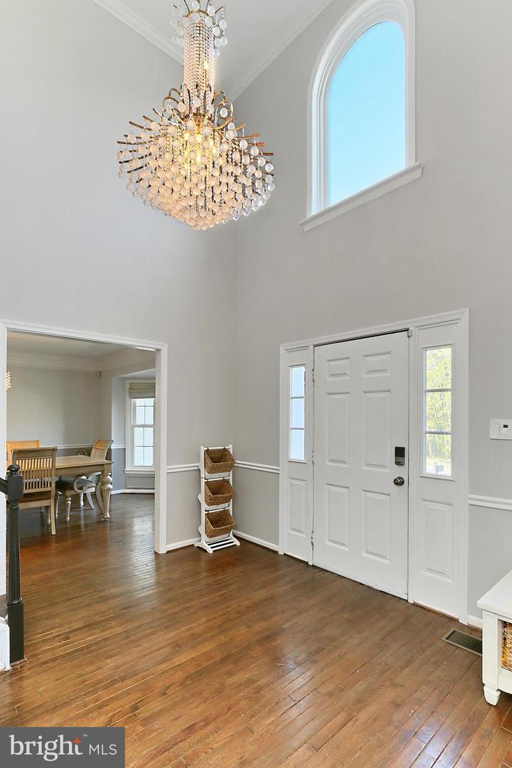 12042 SUGARLAND VALLEY DR, HERNDON, Virginia 20170, 5 Bedrooms Bedrooms, ,3 BathroomsBathrooms,Residential,For sale,12042 SUGARLAND VALLEY DR,VAFX2235718 MLS # VAFX2235718