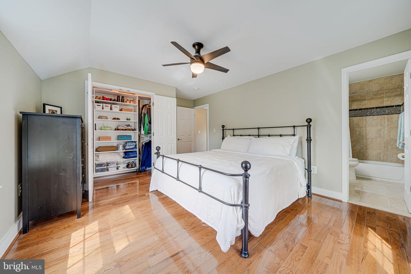6943 28TH ST N, ARLINGTON, Virginia 22213, 4 Bedrooms Bedrooms, ,3 BathroomsBathrooms,Residential,For sale,6943 28TH ST N,VAAR2056426 MLS # VAAR2056426
