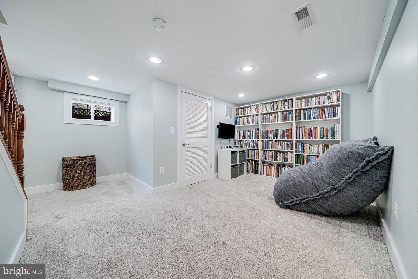 6943 28TH ST N, ARLINGTON, Virginia 22213, 4 Bedrooms Bedrooms, ,3 BathroomsBathrooms,Residential,For sale,6943 28TH ST N,VAAR2056426 MLS # VAAR2056426