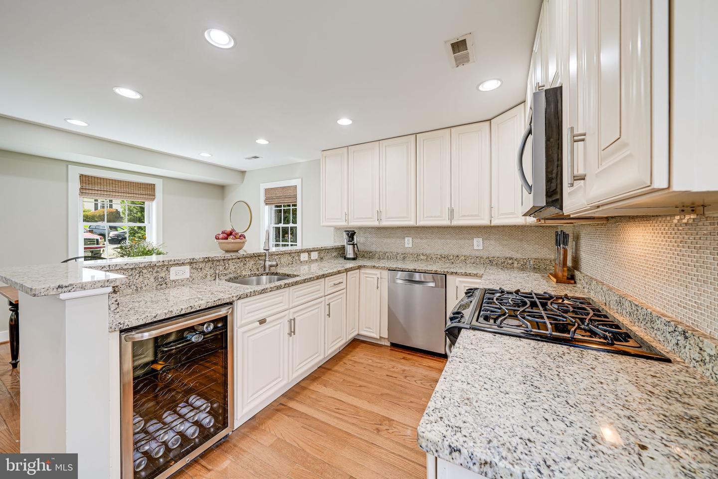 6943 28TH ST N, ARLINGTON, Virginia 22213, 4 Bedrooms Bedrooms, ,3 BathroomsBathrooms,Residential,For sale,6943 28TH ST N,VAAR2056426 MLS # VAAR2056426