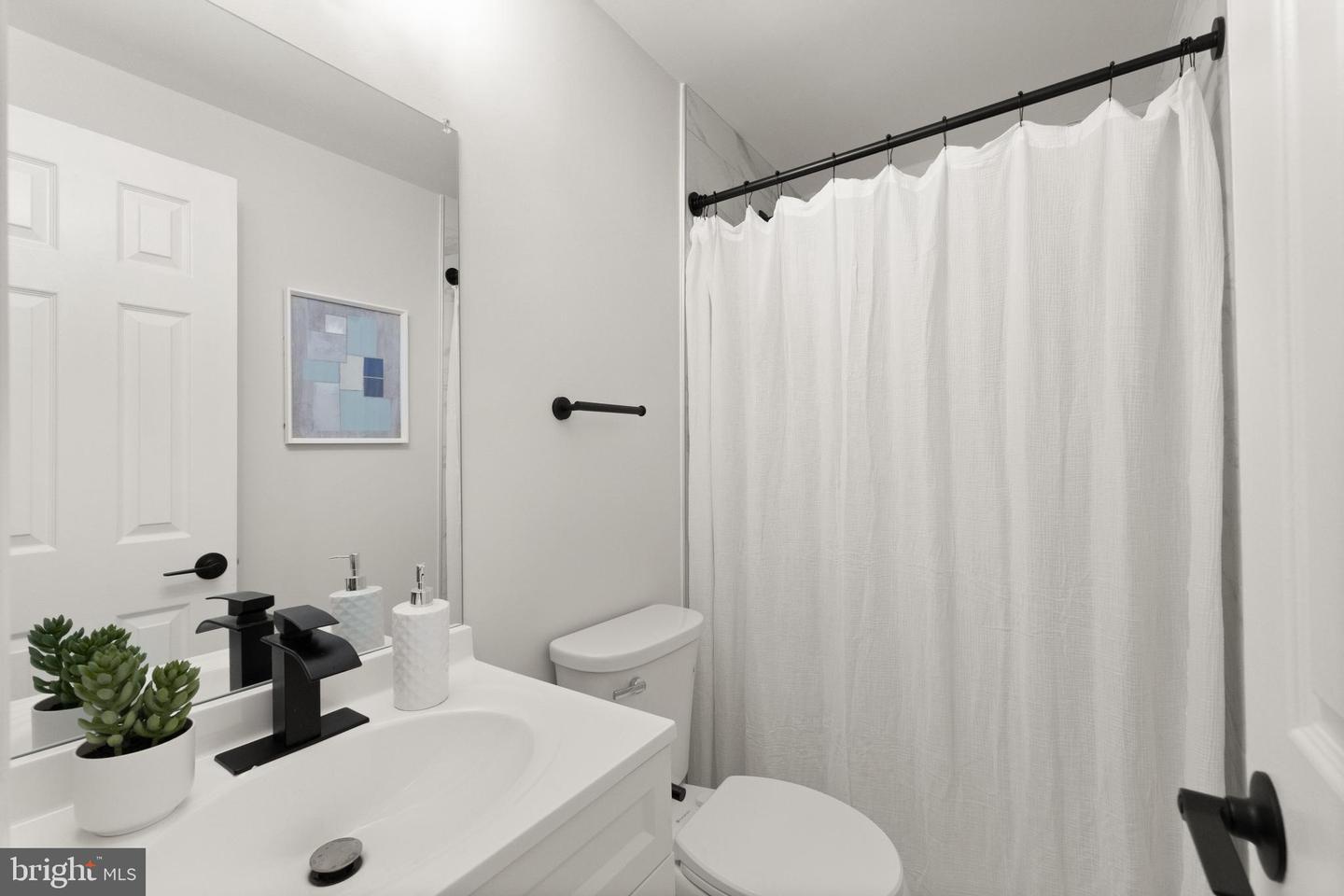 239 N CAMERON CT, STERLING, Virginia 20164, 3 Bedrooms Bedrooms, ,3 BathroomsBathrooms,Residential,For sale,239 N CAMERON CT,VALO2094734 MLS # VALO2094734