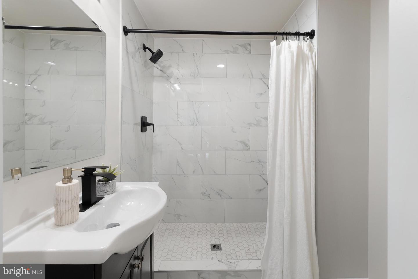 239 N CAMERON CT, STERLING, Virginia 20164, 3 Bedrooms Bedrooms, ,3 BathroomsBathrooms,Residential,For sale,239 N CAMERON CT,VALO2094734 MLS # VALO2094734