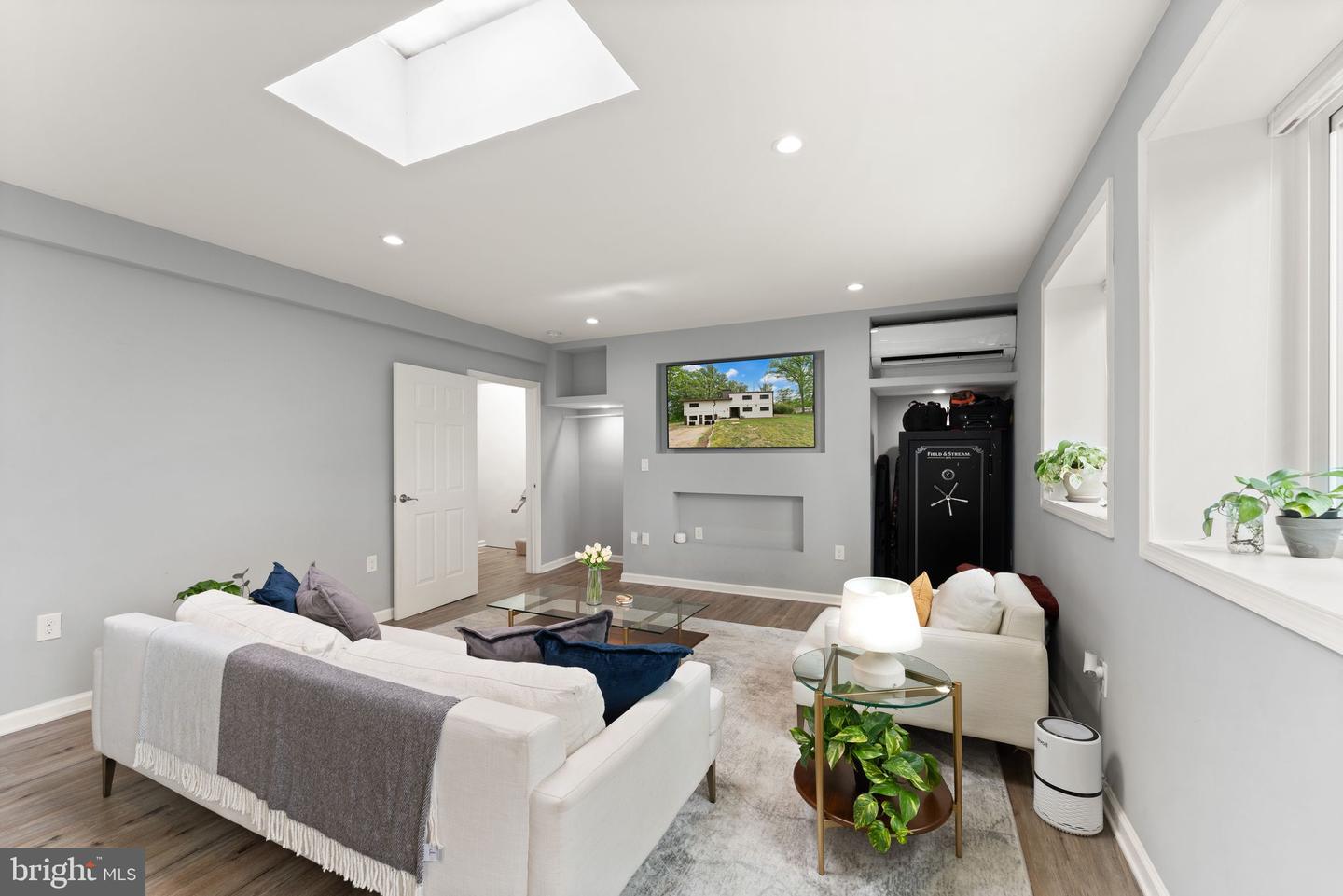 8341 ROLLING RD, SPRINGFIELD, Virginia 22153, 4 Bedrooms Bedrooms, ,4 BathroomsBathrooms,Residential,For sale,8341 ROLLING RD,VAFX2236176 MLS # VAFX2236176