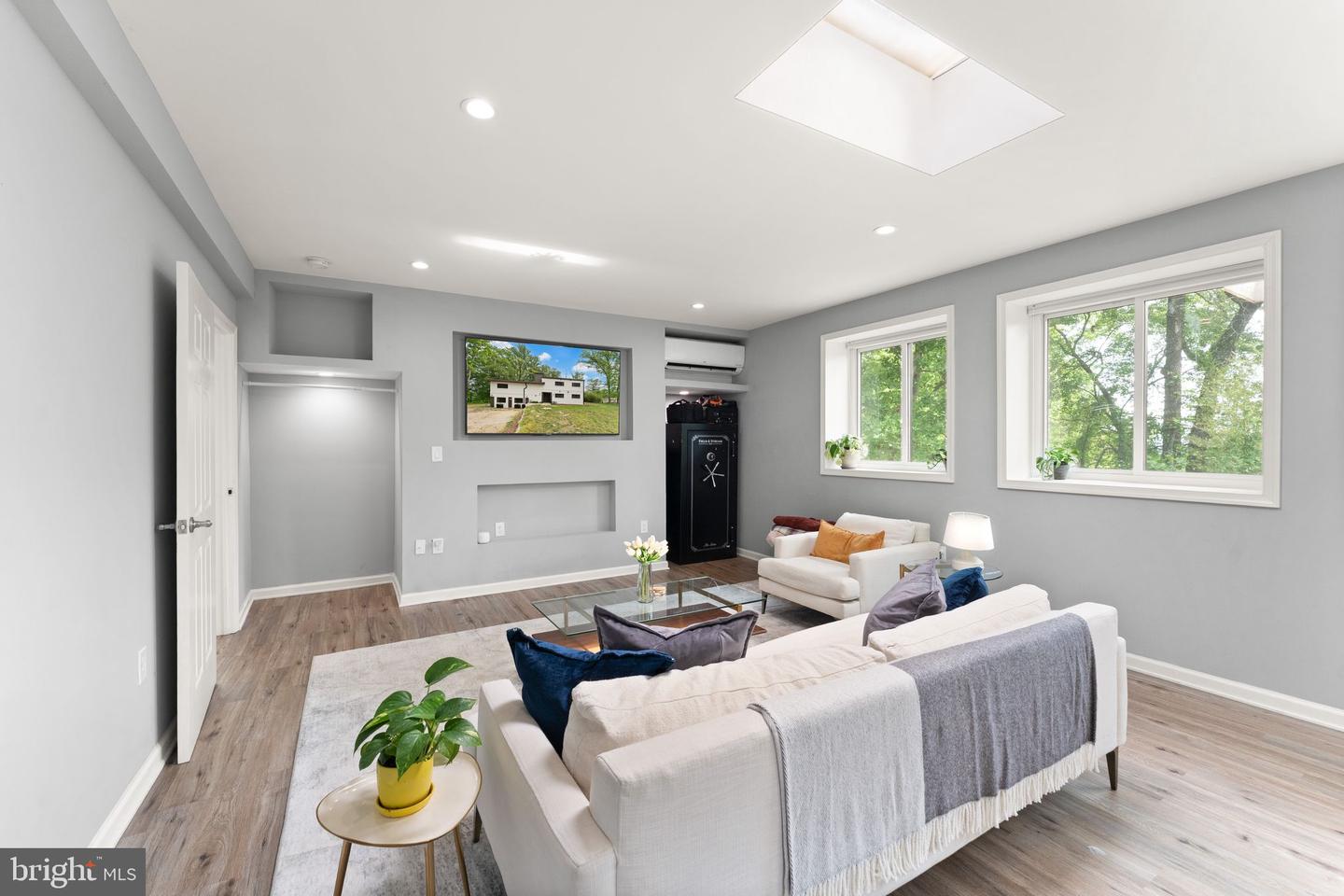 8341 ROLLING RD, SPRINGFIELD, Virginia 22153, 4 Bedrooms Bedrooms, ,4 BathroomsBathrooms,Residential,For sale,8341 ROLLING RD,VAFX2236176 MLS # VAFX2236176