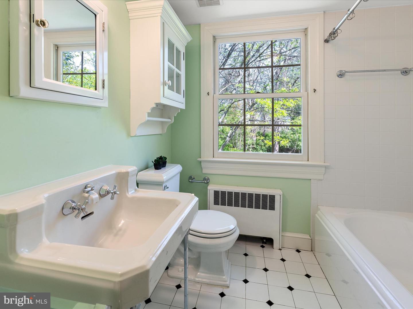 210 S 32ND ST, PURCELLVILLE, Virginia 20132, 4 Bedrooms Bedrooms, ,2 BathroomsBathrooms,Residential,For sale,210 S 32ND ST,VALO2094718 MLS # VALO2094718
