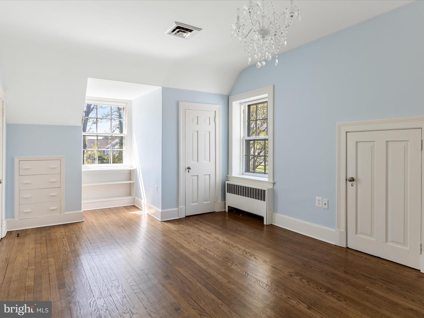 210 S 32ND ST, PURCELLVILLE, Virginia 20132, 4 Bedrooms Bedrooms, ,2 BathroomsBathrooms,Residential,For sale,210 S 32ND ST,VALO2094718 MLS # VALO2094718